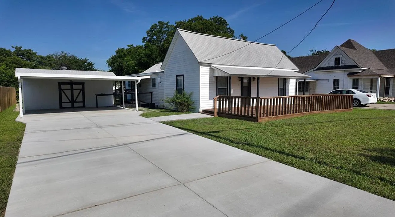 3 bed, 1092 sqft, $2,200 — Photo 1