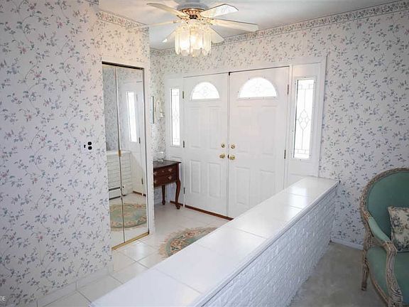 5th image of 16247 Chatham Dr