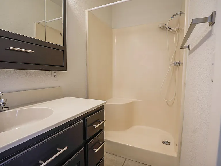 229 N Broyles St — Photo 15