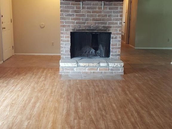 Living room (fireplace)