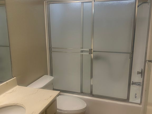 4th image of 11575 Moorpark St