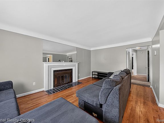 3rd image of 16725 Sunderland Rd