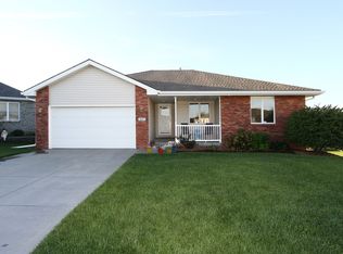 1611 Flat Iron Cir, Lincoln, NE 68521