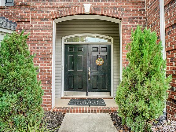 3rd image of 10316 Lauder Ct