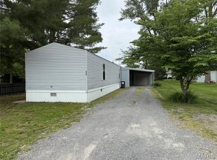 940 E 1st St, Beckemeyer, IL 62219