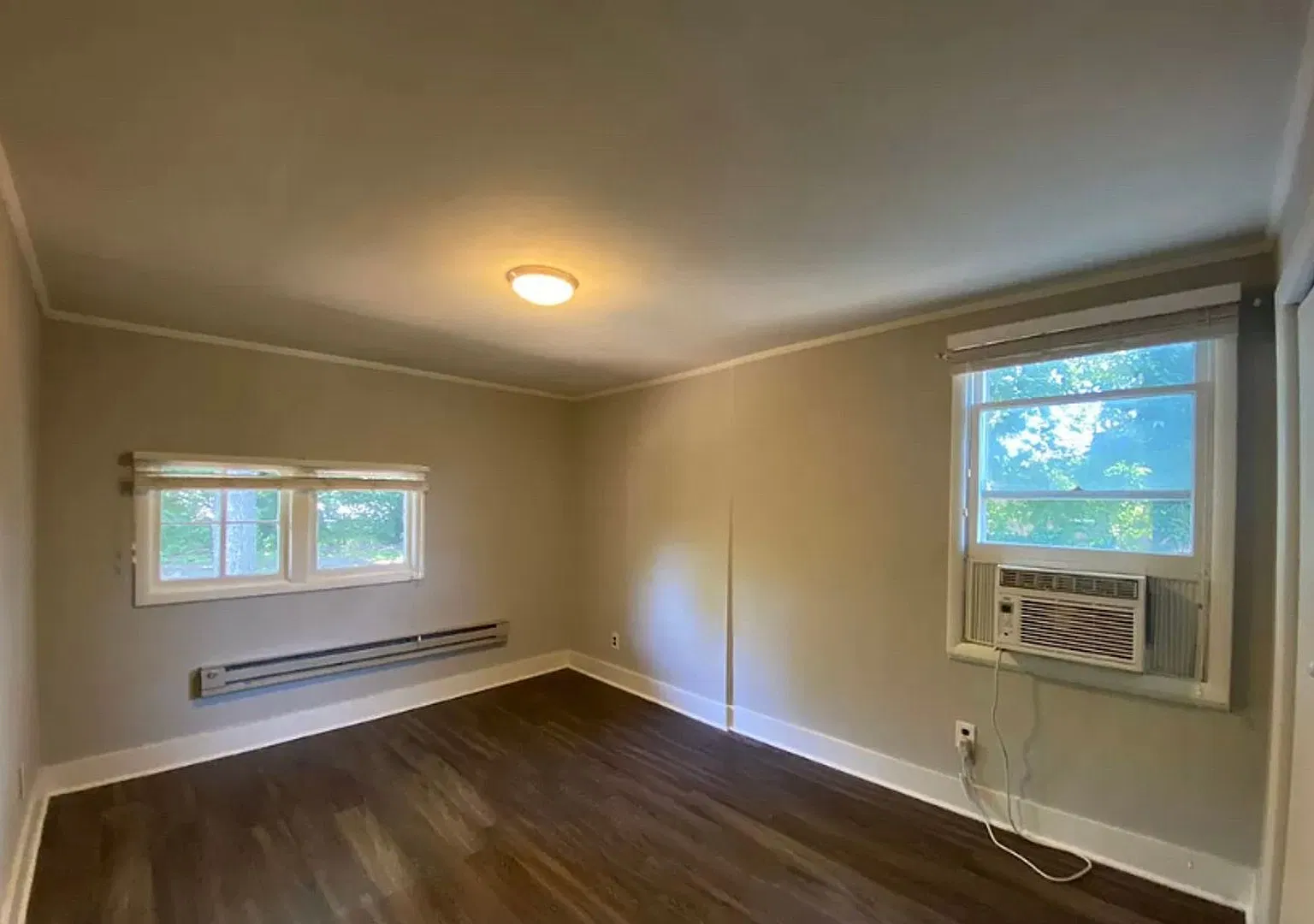 433 East Lytle St — Photo 2