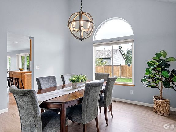 5th image of 4013 Broadmoor Drive NE