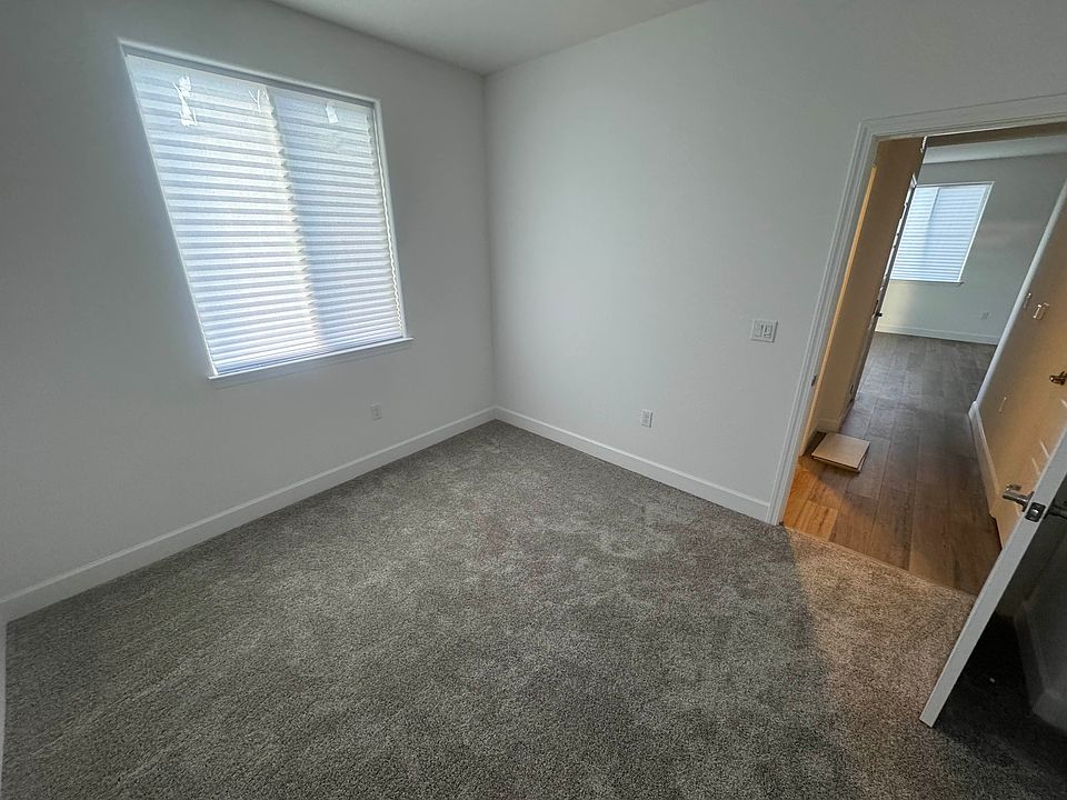 1st image of 2042 Baker St