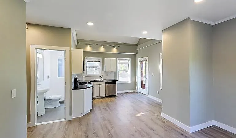 15 Ashley St #3 — Photo 4