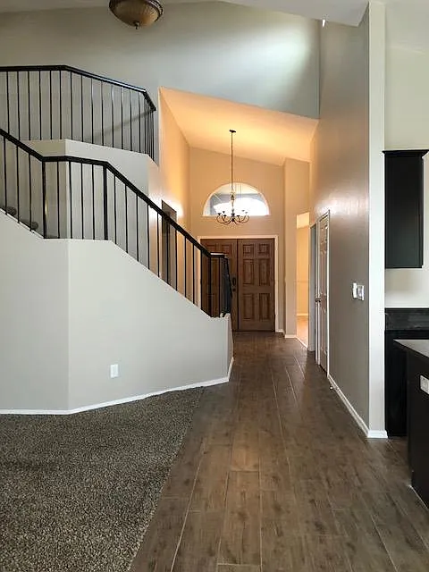 4 bed, 2.5 bath, 2558 sqft, $2,995 — Photo 2