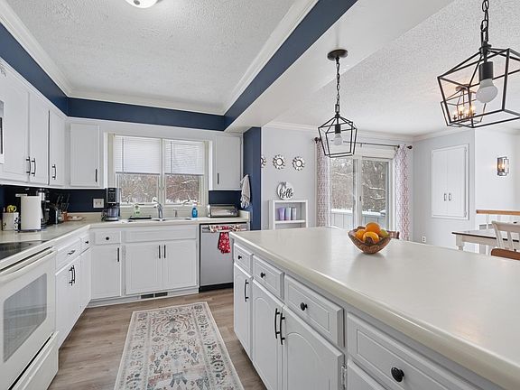 5th image of 10346 Berkshire Rd