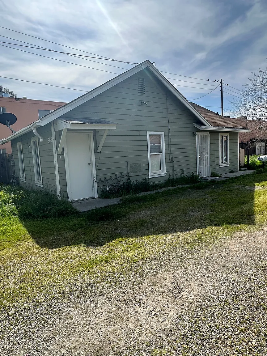 965 Pioneer Ave photo 1