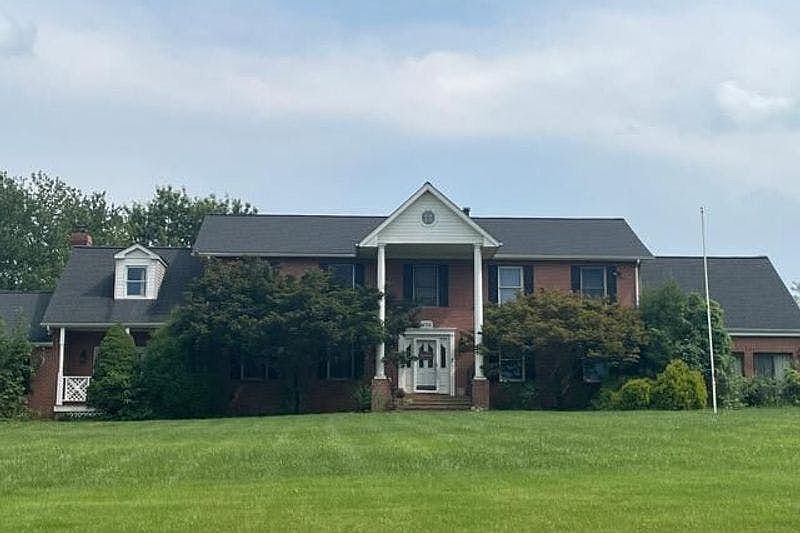 1st image of 428 Grouse Knoll Ln