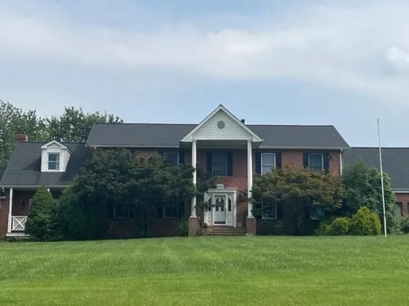 428 Grouse Knoll Ln, Summit Point, WV 25446