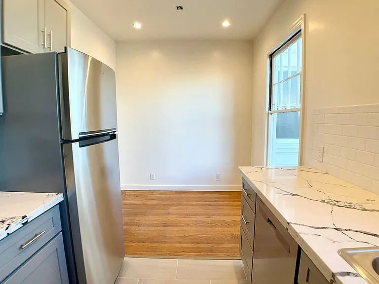2760 Sutter St #304 — Photo 6