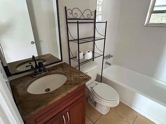 4th image of 11121 Yellowwood Ln