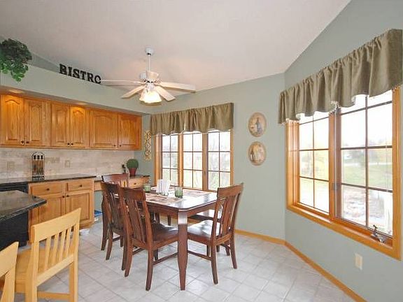 5th image of 8965 Cambridge Ct N