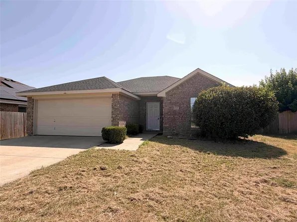 9325 Rhoni Ct, Fort Worth, TX 76140