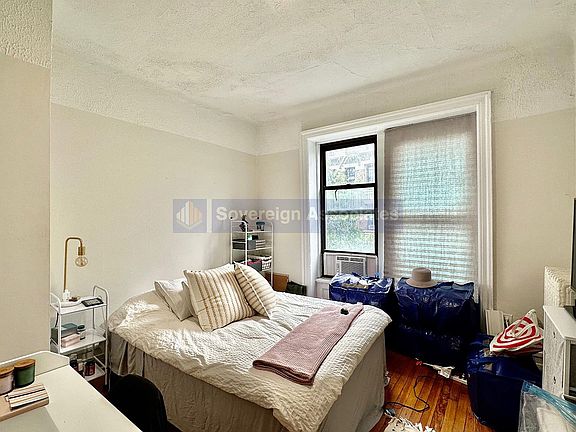 5th image of 209 W 108th St APT 15