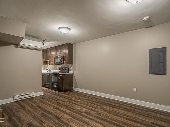 4th image of 866 N High St #8