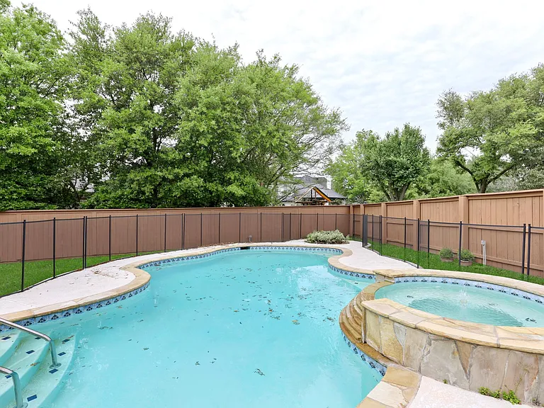 914 Edgemeer Ln — Photo 35