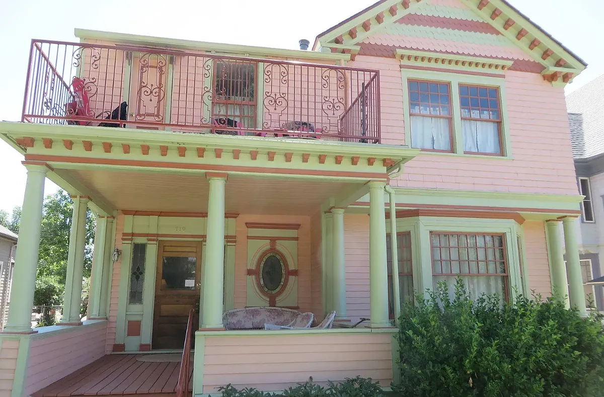 Building Photo - 719 N Nevada Ave