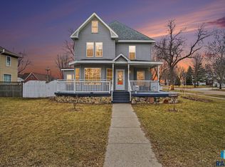 321 NW 4th St, Madison, SD 57042