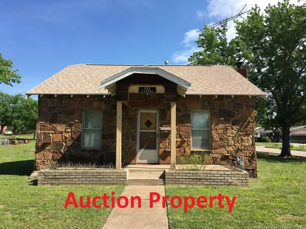 721 E 12th St, Pawhuska, OK 74056