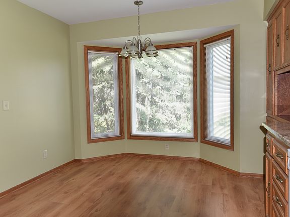 Spacious Breakfast Nook