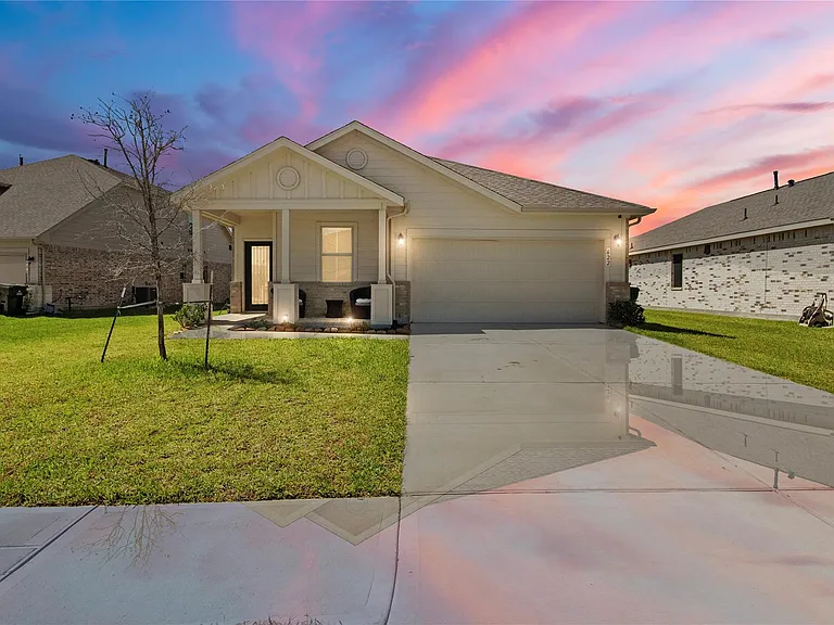 622 Little Cypress Ln — Photo 1