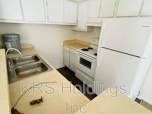 3rd image of 7427 Tyndale Ct APT 1