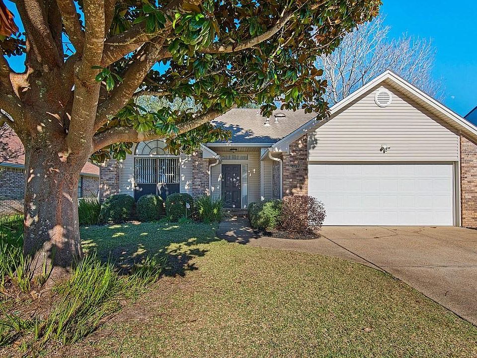 1st image of 407 Parkwood Pl