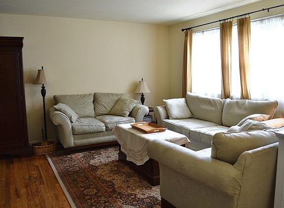 Living Room w/Hardwood Floor