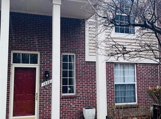 1688 Deepwood Cir, Rochester, MI 48307