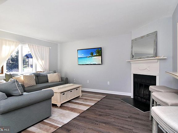 3rd image of 2003 Bayard Ave #10