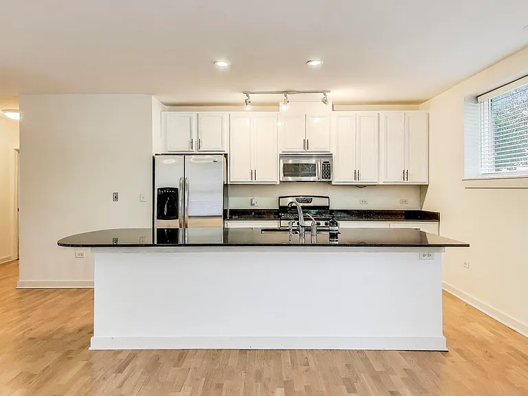 2235 W Maypole Ave #101 — Photo 4
