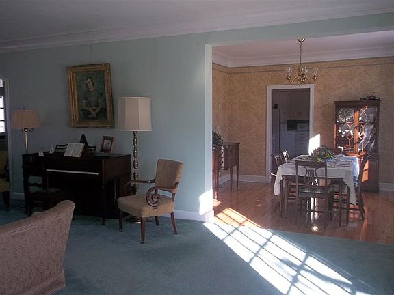 5th image of 402 Paradise St