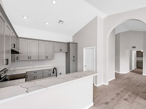4th image of 225 W Wickieup Ln
