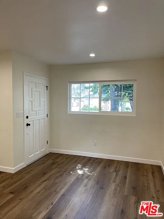 3 bed, 2.0 bath, 1177 sqft, $3,800 — Photo 2