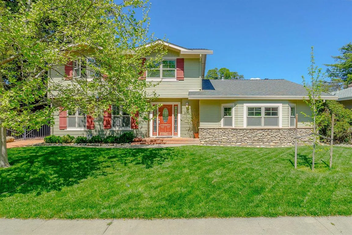 2021 Amador Ave photo 1