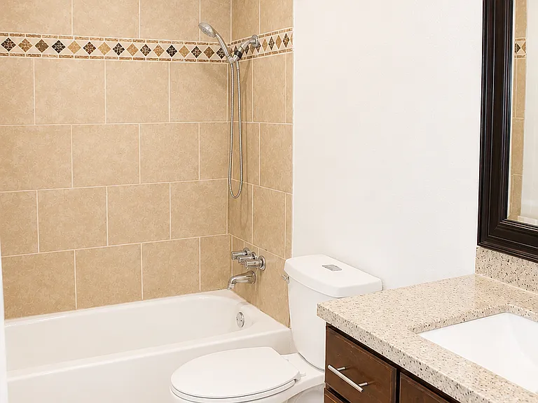 4253 Hartford Dr — Photo 7