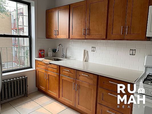 5th image of 139 Manhattan Ave #30