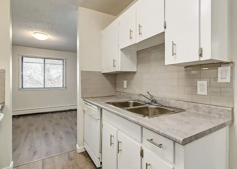 10910 110th St NW