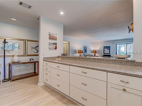 3rd image of 36 Deallyon Ave APT 22