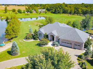 31552 Red Oak Dr, Brighton, IL 62012