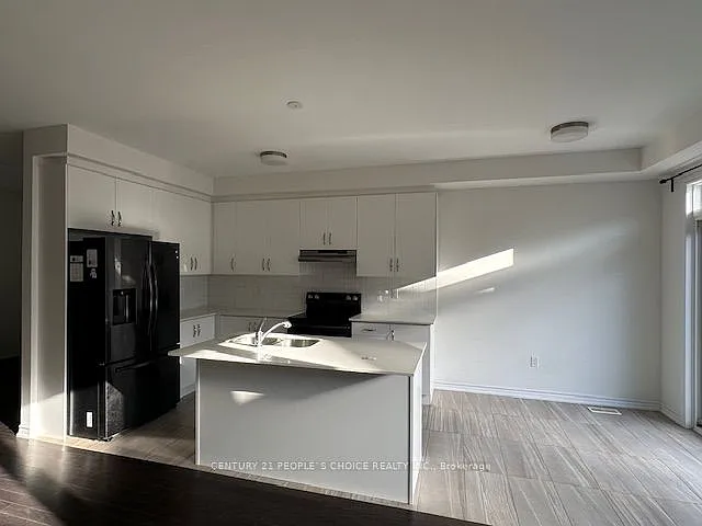 1471 Blackmore St — Photo 24
