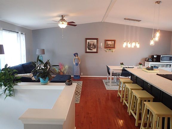 4th image of 1102 Woodland Cir