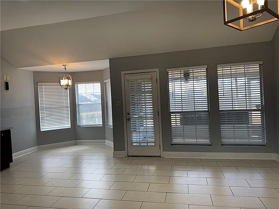 5th image of 11 Oxford Dr