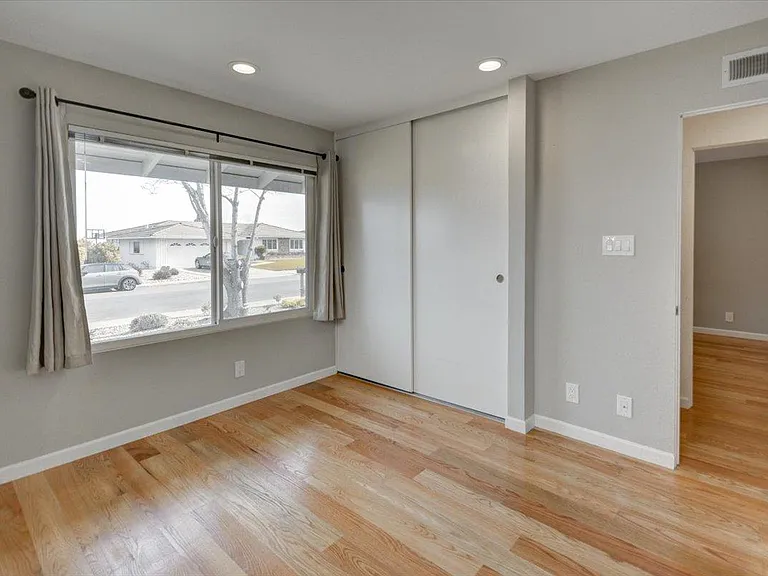207 Valencia Dr — Photo 22