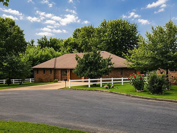 2nd image of 1501 Woodland Circle